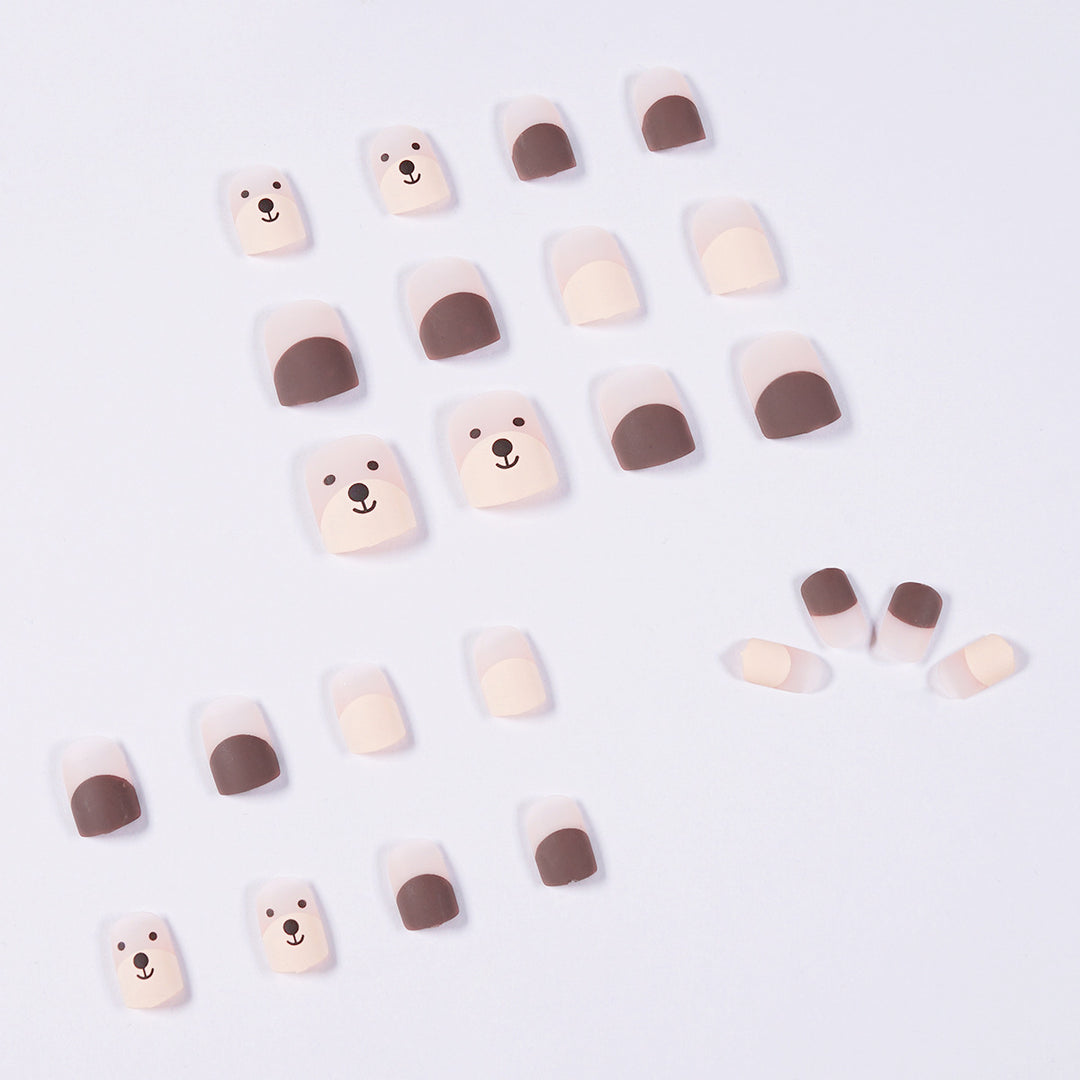 Cute nail art with bear motifs Bowlift