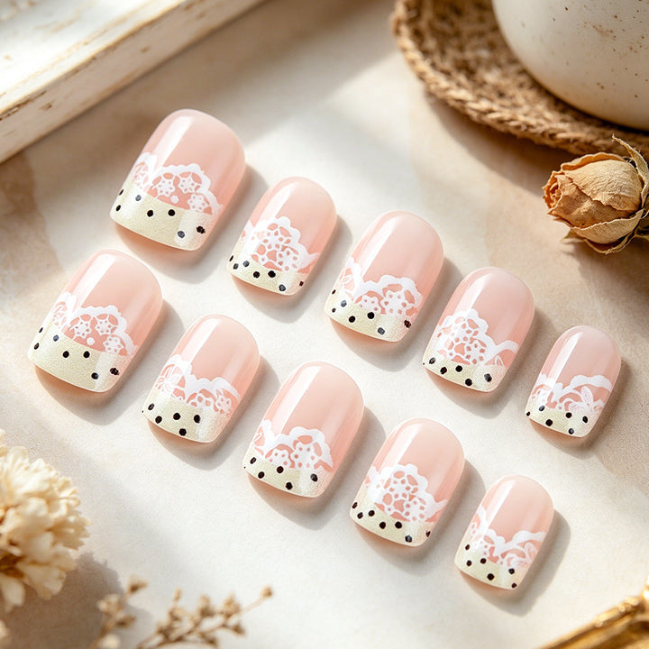 Elegant Lace Design Press-On Nails Bowlift