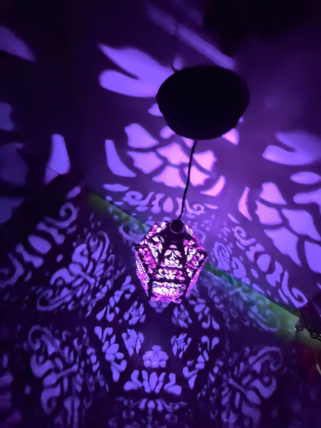 Ornate Filigree Hanging Projection Pendant Lamp With Adjustable Cord And LED-Compatible Socket Bowlift