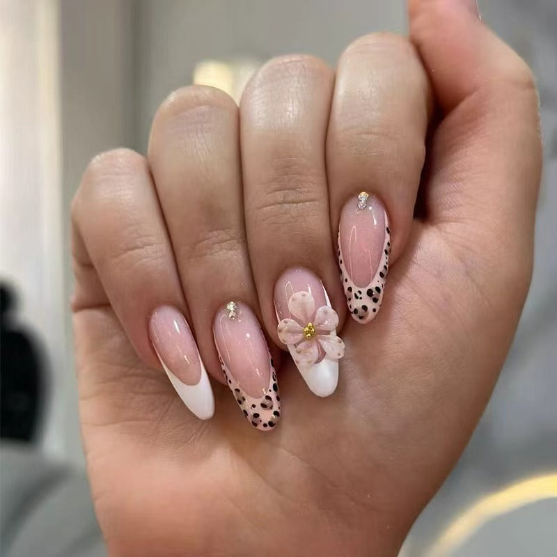 Elegant Floral-Accent Press-On Nails Bowlift