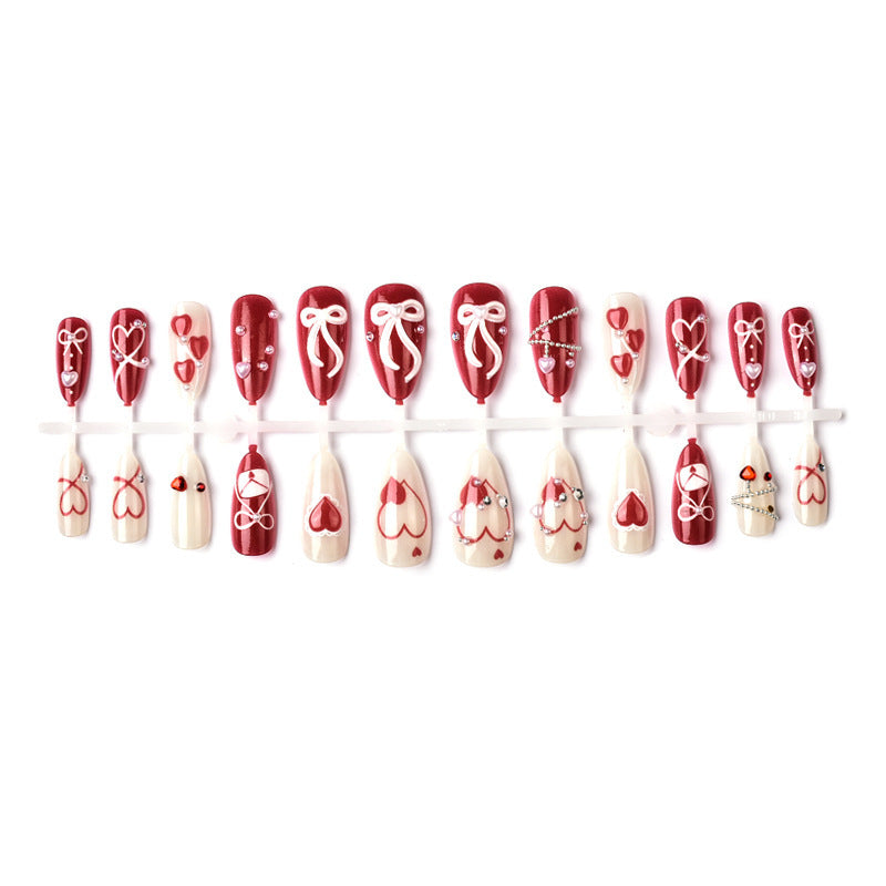 Nail design set with romantic heart motifs Bowlift