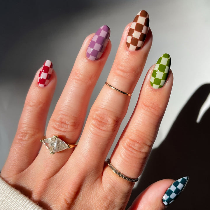 Artificial Nails in Modern Checkerboard Design Bowlift