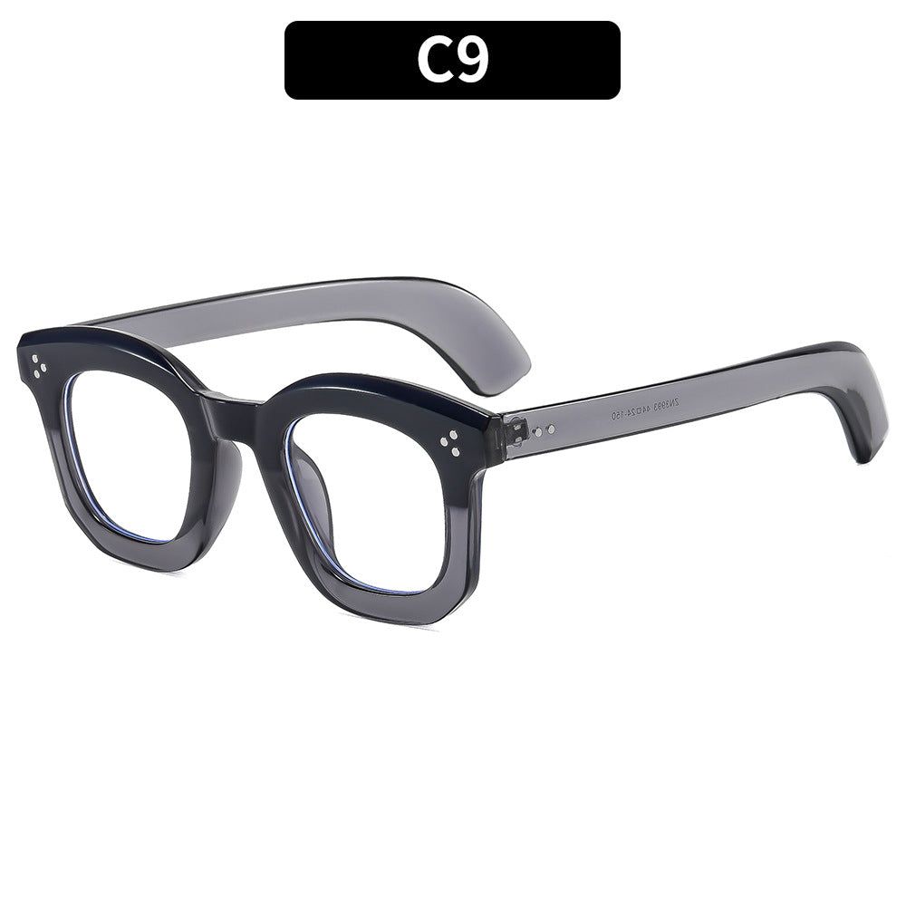 Vintage-Inspired Bold Frame Sunglasses
