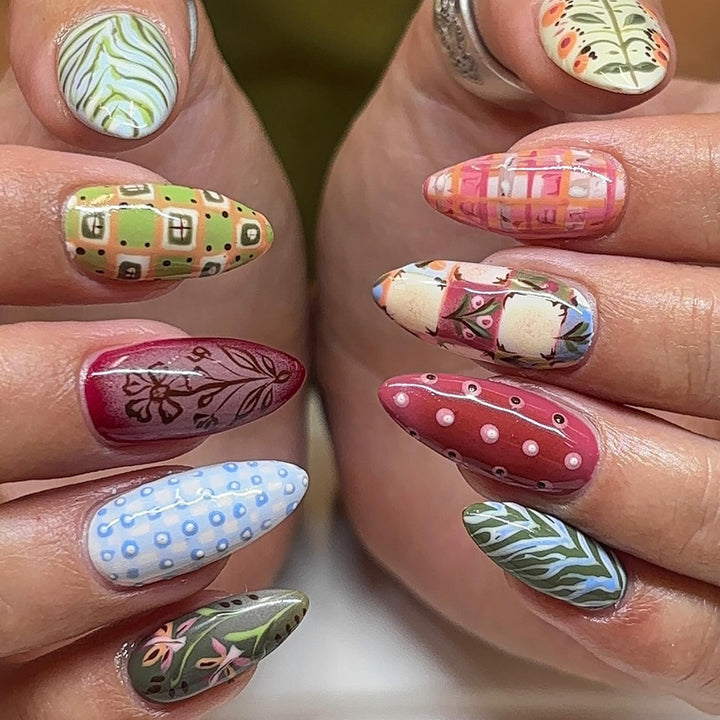 Artificial nails in elegant geometric design Bowlift