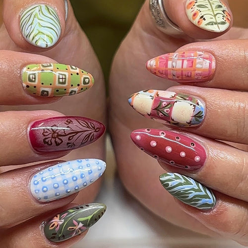 Artificial nails in elegant geometric design Bowlift
