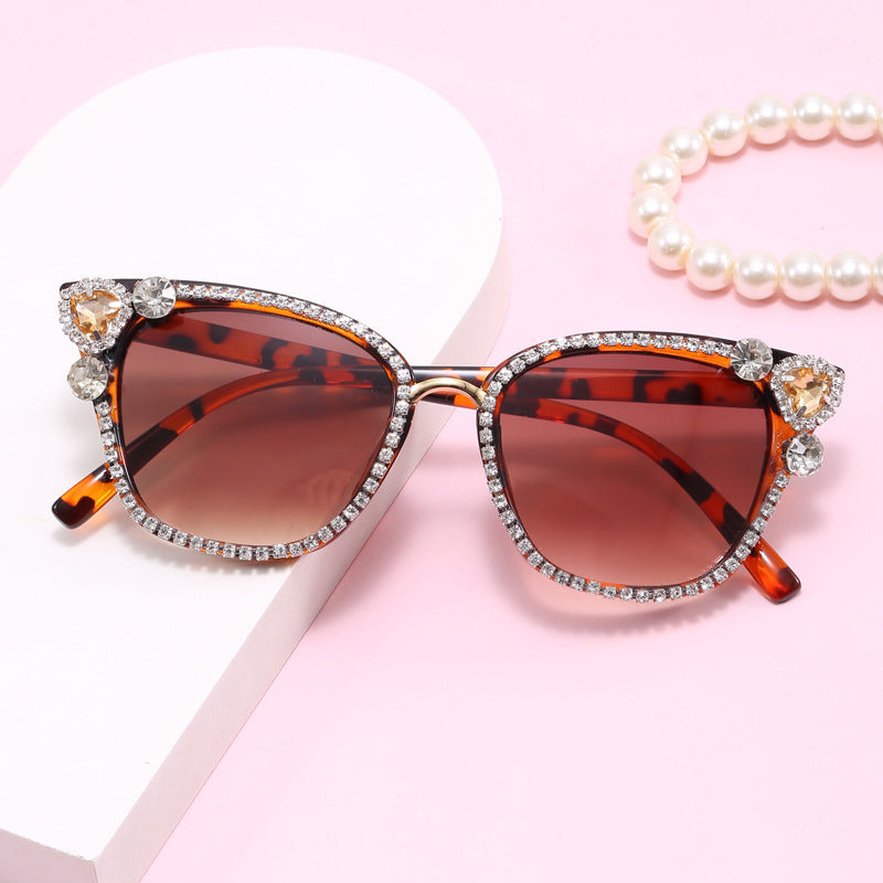 Women's Cat Eye Sunglasses with Sparkling Crystal Decorations Bowlift