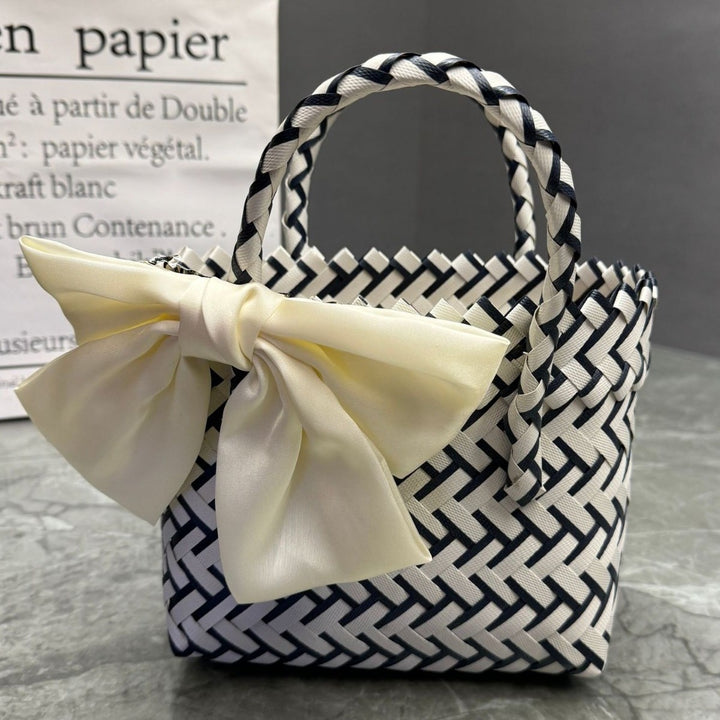 Handcrafted basket bag in stylish design Bowlift