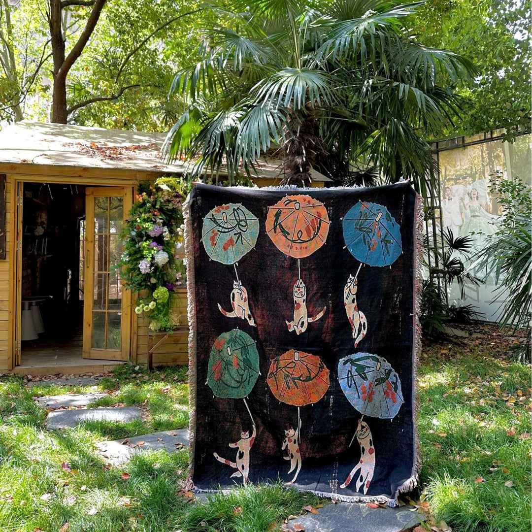 Decorative Cat-Themed Woven Throw Blanket