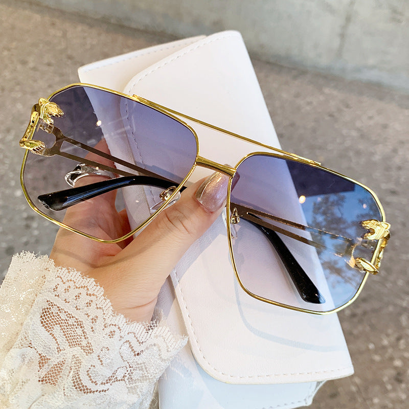 Ladies square sunglasses with luxurious metal frame Bowlift
