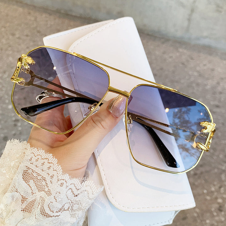 Ladies square sunglasses with luxurious metal frame Bowlift
