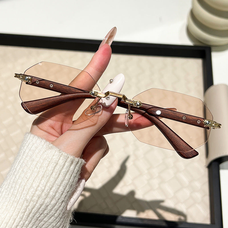 Women's futuristic sunglasses with geometric frame and wood details Bowlift