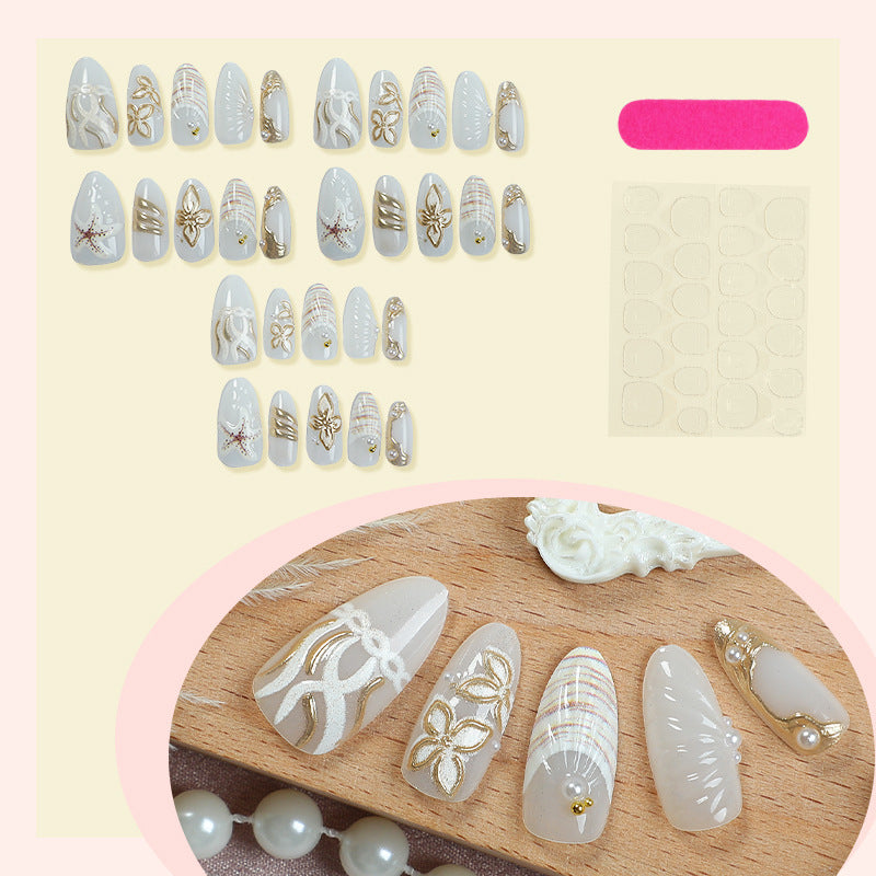 Artificial nail set with luxurious gold embellishments and elegant natural motifs Bowlift