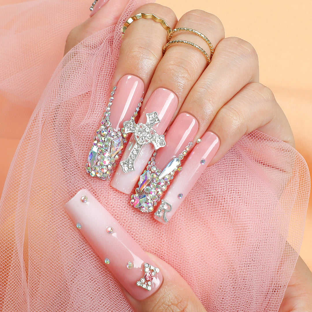 Creative nail art set with glamorous rhinestone decorations Bowlift