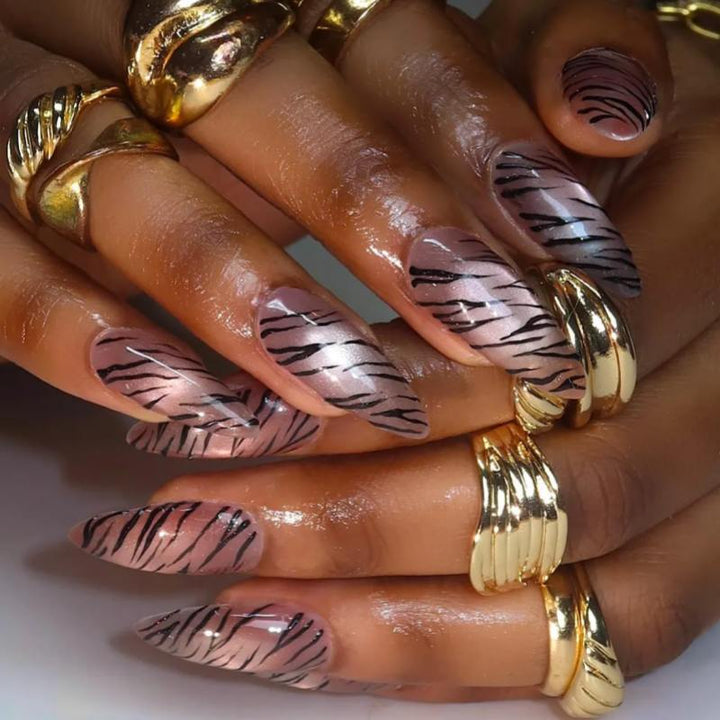 Artistic Press-On Nail Set with Tiger Stripe Design Bowlift