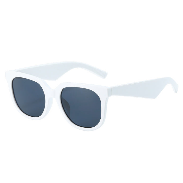 Women stylish sunglasses in modern, geometric design Bowlift