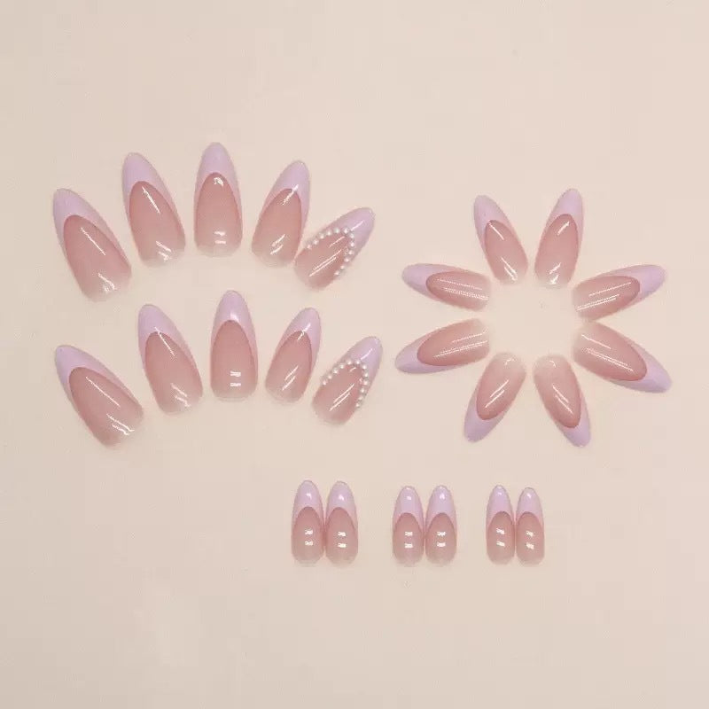 Elegant artificial nail tips with glitter and pearl decorations Bowlift