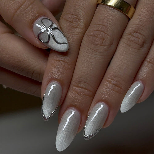 Nail art set with elegant silver accents Bowlift