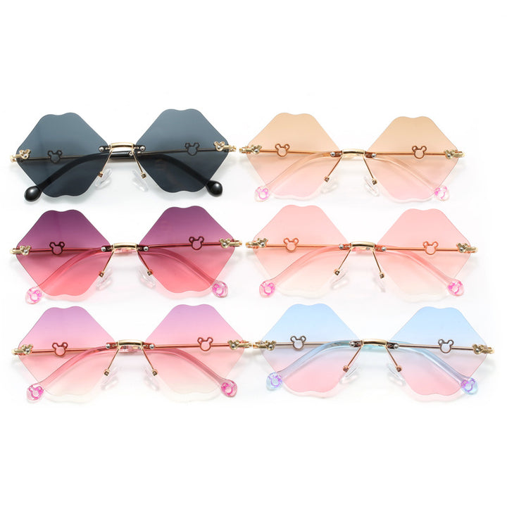Ladies geometric oversized sunglasses with detailed, luxurious frame Bowlift