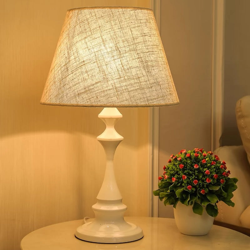 Elegant Vintage-Inspired Table Lamp