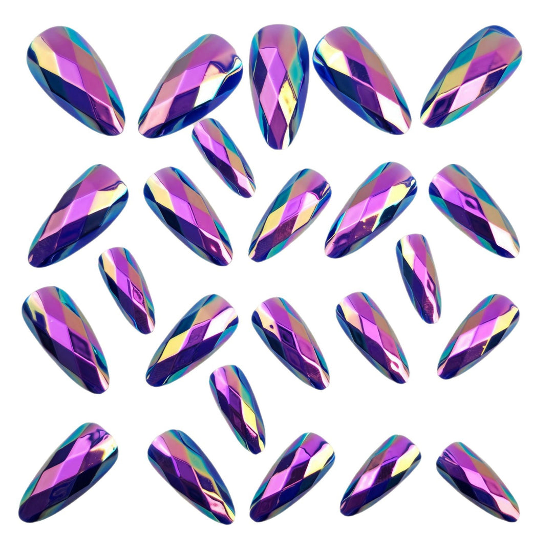 Glamorous artificial nails in 3D crystal look Bowlift