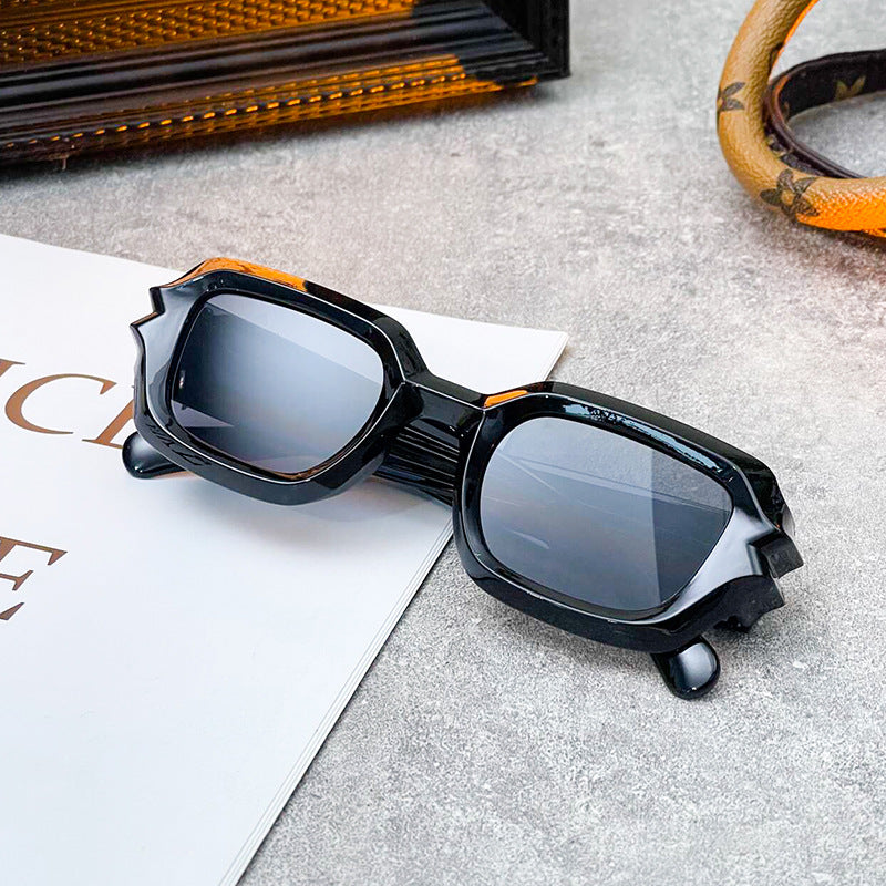 Women's fashionable sunglasses with striking frame Bowlift