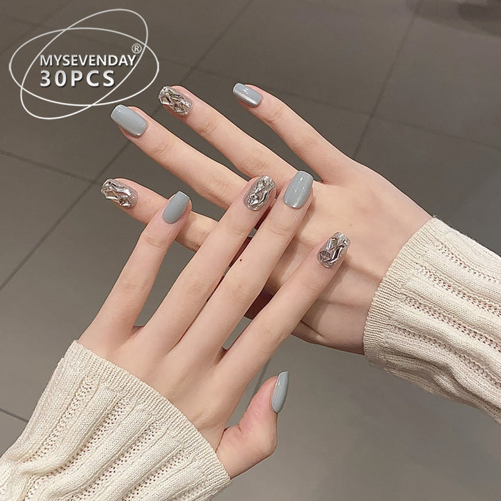 Glamorous Metallic Accent Press-On Nails Bowlift