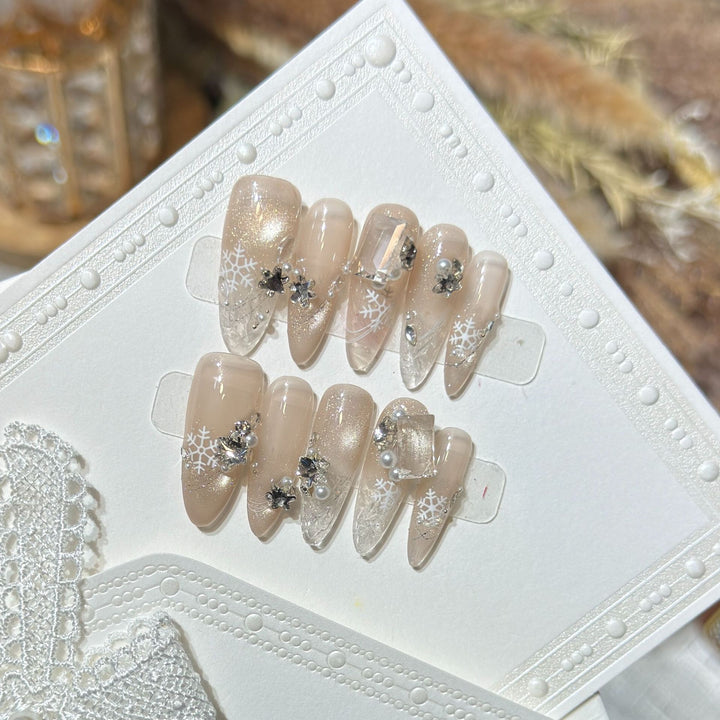Snowflake-Inspired Stiletto Press-On Nail Set Bowlift