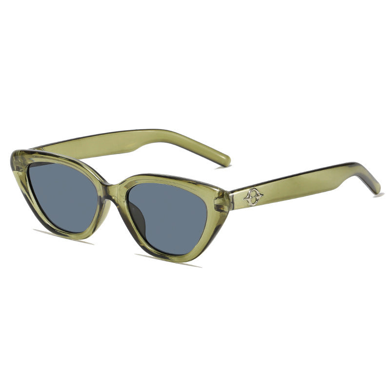 Fashion-Forward Cat Eye Sunglasses Bowlift