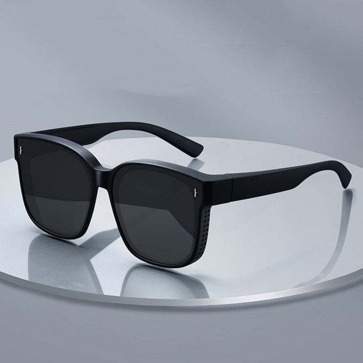 Ladies fashionable sunglasses in modern frame design Bowlift