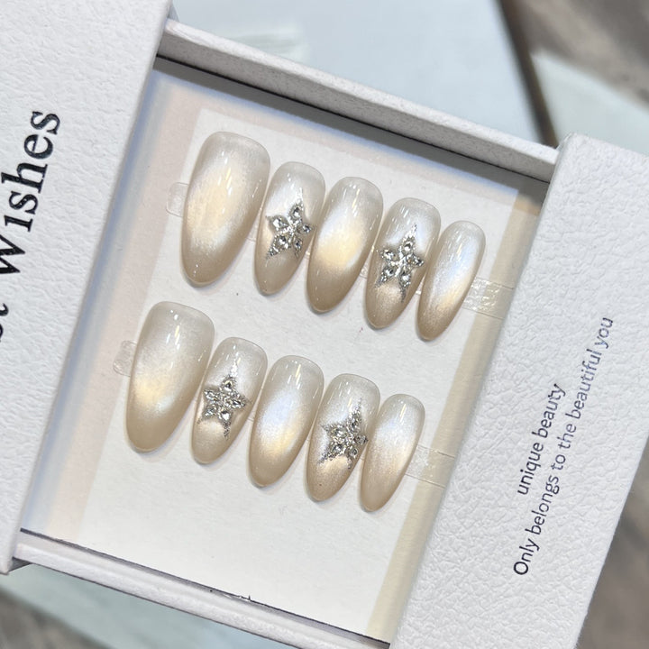 Star-Embellished Press-On Nail Art Set Bowlift