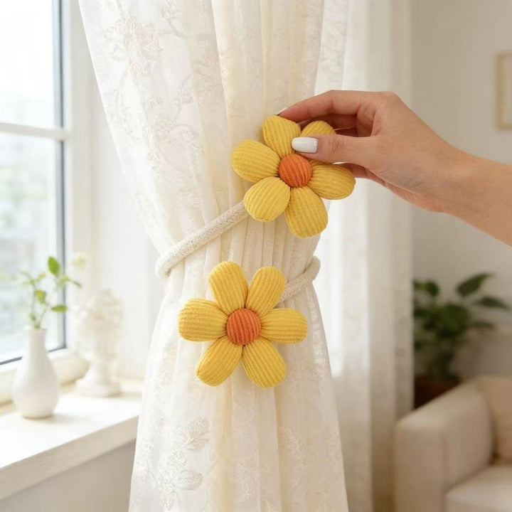 Decorative curtain holder Bowlift