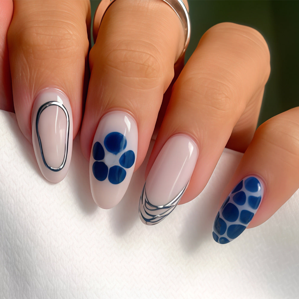 Artistic Nail Design Set with Polka Dots Bowlift
