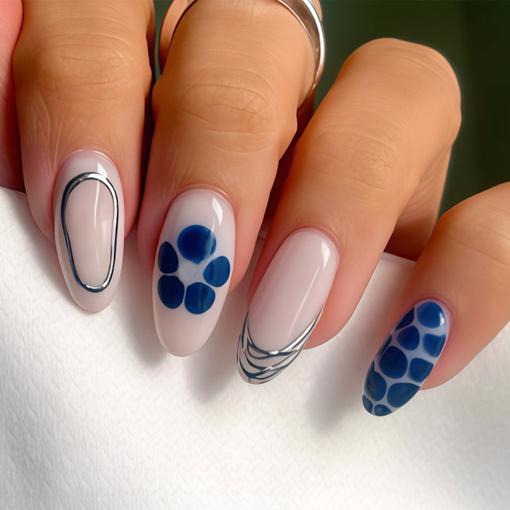 Artistic Nail Design Set with Polka Dots Bowlift