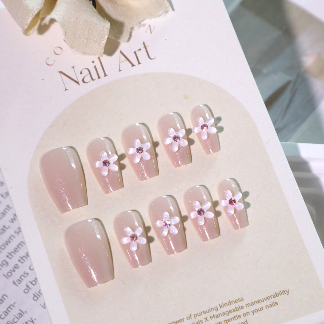 Artful artificial nails with floral accents Bowlift
