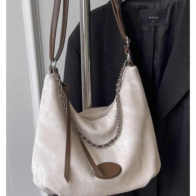 Casual Chic Handbag Bowlift