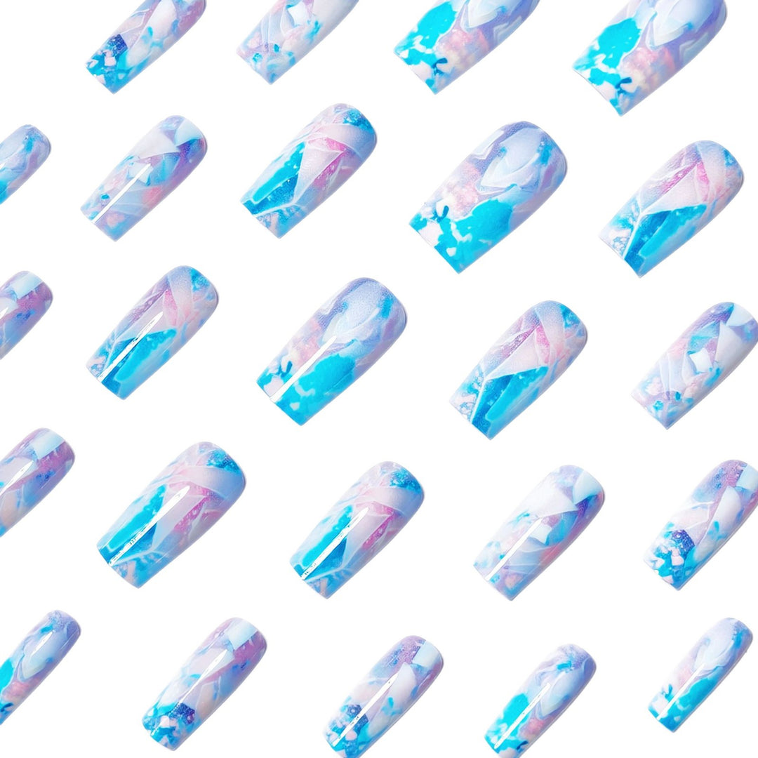 Artificial Nails in Modern Crystal Look Bowlift