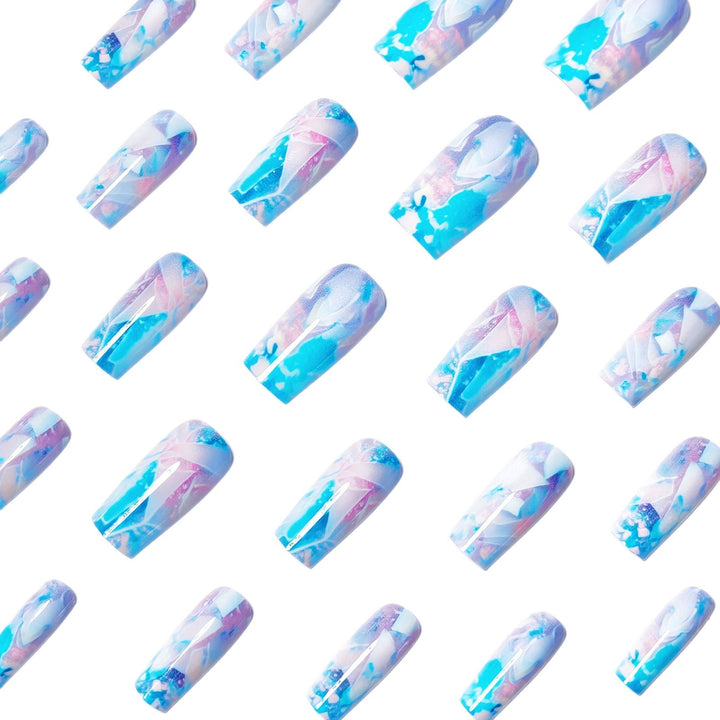 Artificial Nails in Modern Crystal Look Bowlift