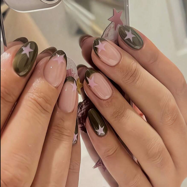 Creative Nail Art with Star Motifs Bowlift
