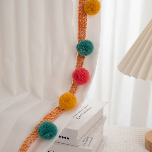 Decorative pom pom trim Bowlift