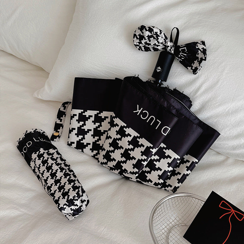Women Folding Umbrella with Modern Wave Pattern Bowlift