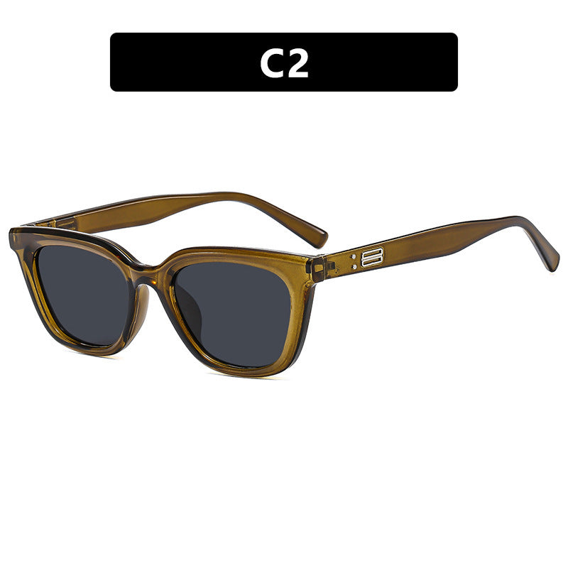 Ladies Cat-Eye Sunglasses with modern, slightly curved frame Bowlift