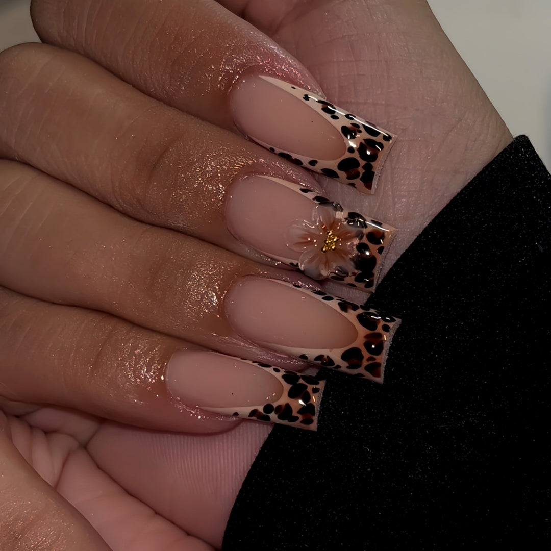 Elegant Animal Print Press-On Nail Art Bowlift
