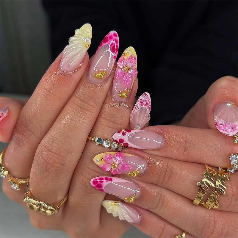 Artful nail set with floral accents Bowlift