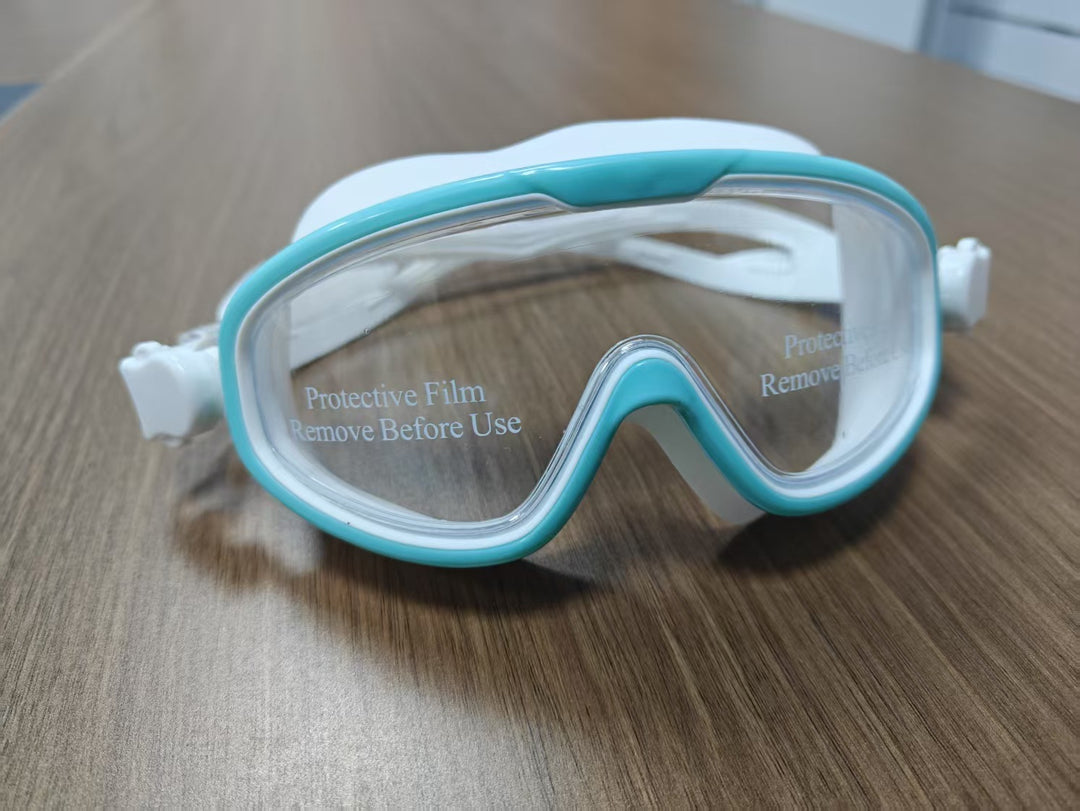 Swim protection mask with clear field of vision and comfortable fit Bowlift