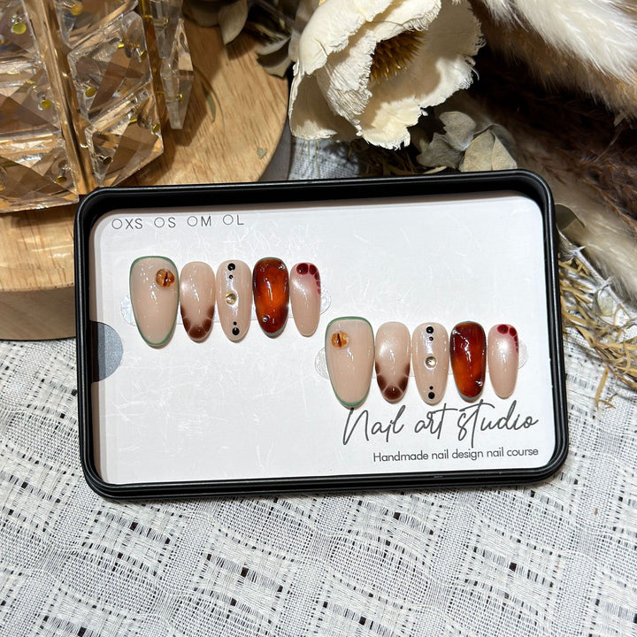 Handmade Press-On Nail Art Set Bowlift