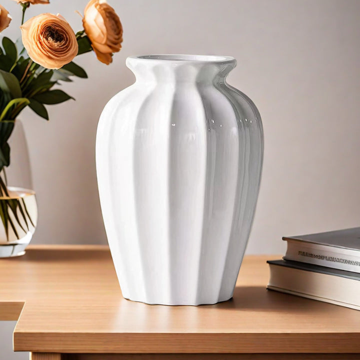 Elegant ceramic vase with ribbed structure Bowlift