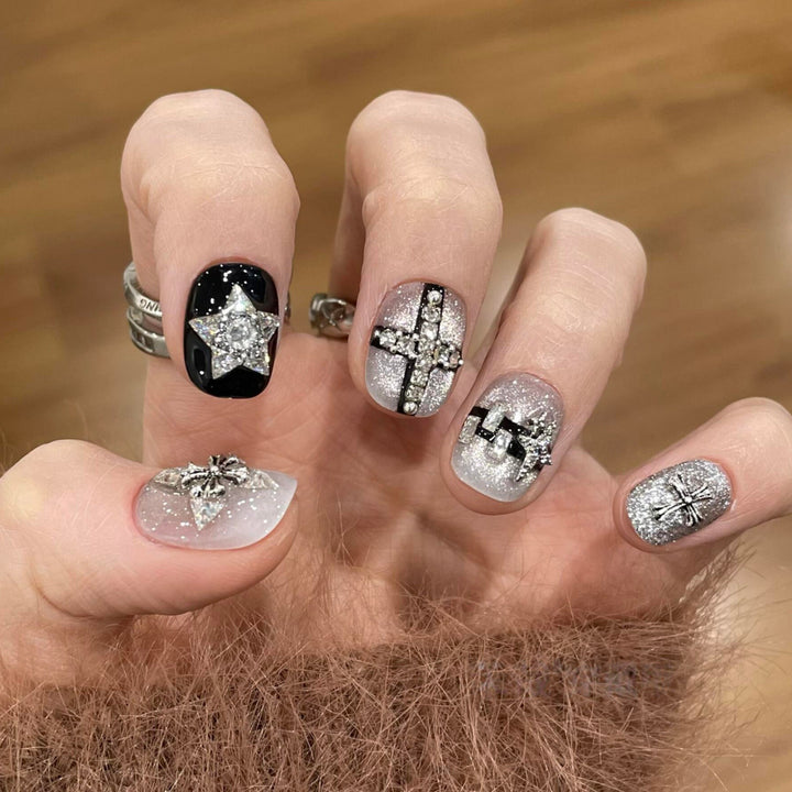 Glamorous artificial nails with rhinestone and glitter motifs Bowlift