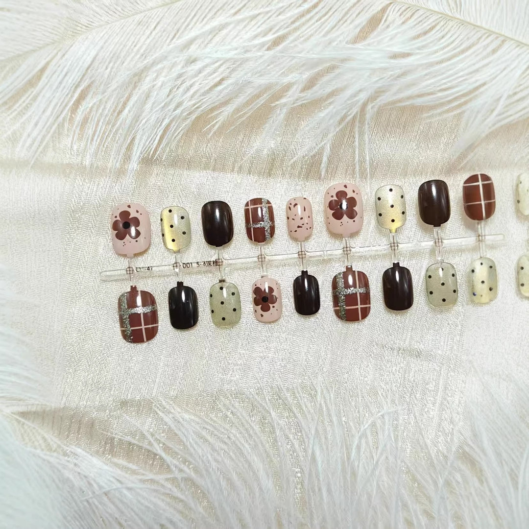 Artificial nails with floral and glittering design Bowlift