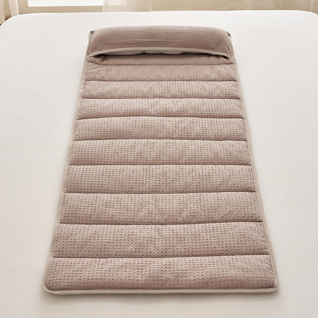 Breathable neck support with texture Bowlift