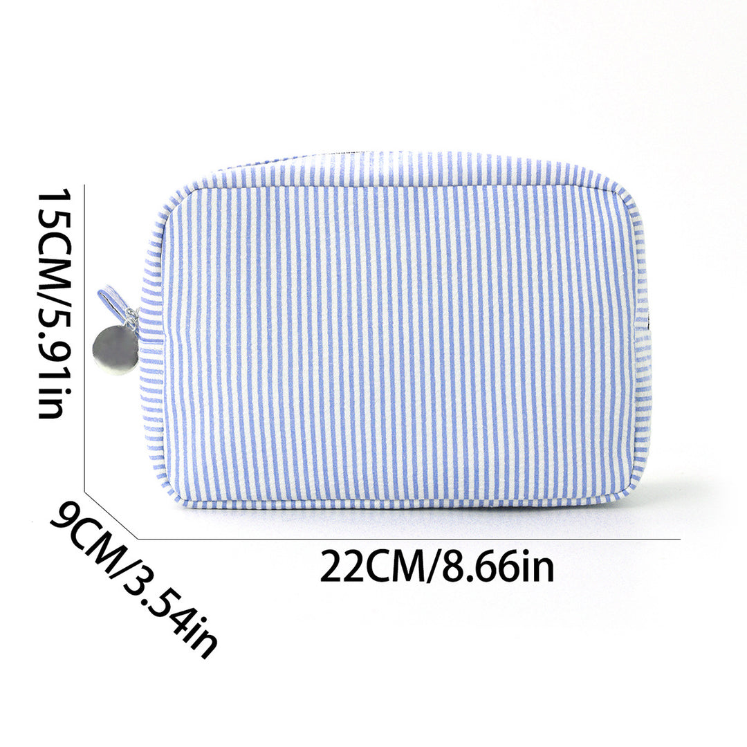 Cosmetic Organizer Bag Made of Textured Material Bowlift